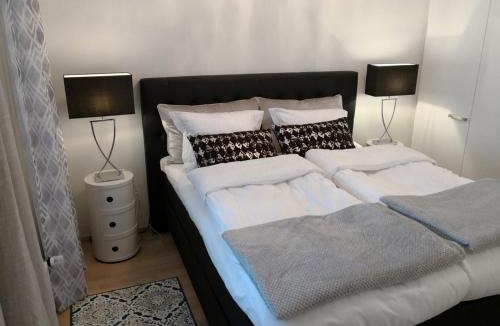 Tikkurila Apartment | Charming Pine View Apartment