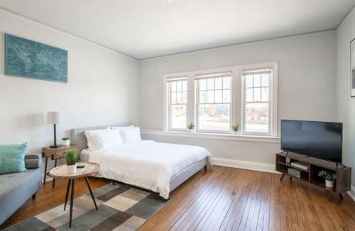 Peoria Apartment | CITY VIBES - Modern Suite in the heart of Downtown
