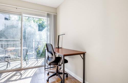 Atwater Village Apartment | Classic Glendale 1BR w/Gym, Pool, walkable location, by Blueground