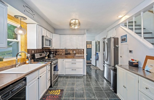 Trufant House | Comfortable 5br home w/lake views & tranquil sunrises