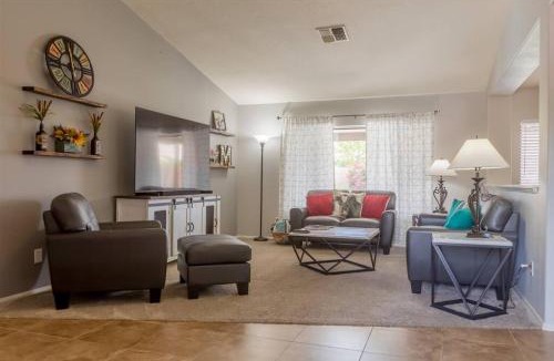 East Mesa House | Cozy home with pool, fire table, BBQ, RV parking