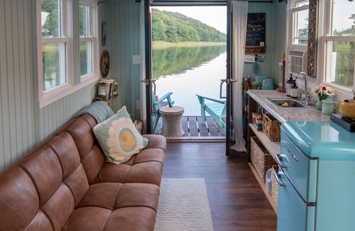 Old Lyme Boat Rental | Cozy houseboat escape surrounded by breath taking views across from Rocky Neck!