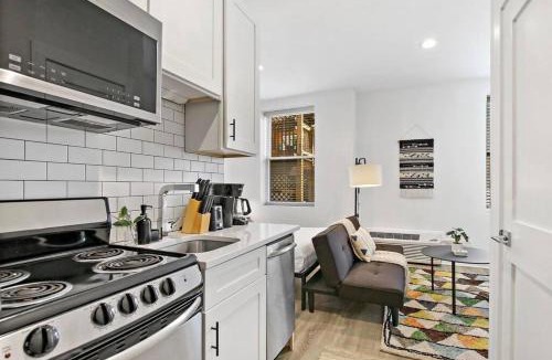 Buena Park Apartment | Cozy Studio Apt with In-Unit Laundry and Wi-Fi! - Montrose 111