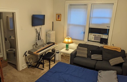 Ravenswood Apartment | Cozy Studio in Bustling Ravenswood Neighborhood
