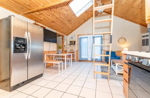 Gowen Cottage | Cozy Waterfront Cottage with Kayaks and Firepit