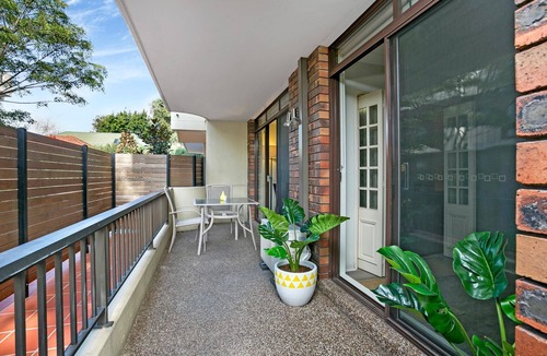 Crows Nest Apartment | Crows Nest- CN016 Brook Street - Ground Floor 1BR with Patio Pool Near Crows Nest Dining Hub