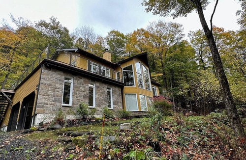 Bromont Ski Chalet | Directly in the mountain for calm and lots of activities