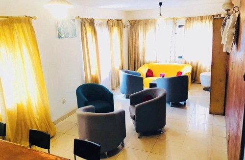 Freetown Bed & Breakfast | Double ensuite rooms, Excellence water system, Solar, generator, FREE WIFI, B&B