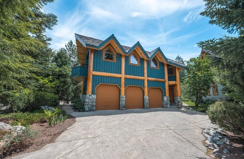 Nicklaus North Ski Chalet | ❄︎Emerald Chalet❄︎ 5 BR Chalet with Hot Tub & BBQ, First Hole of Golf Course