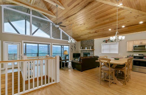 Chalet Village North Cabin | EPIC mtn view ◊ pool table ◊ HotTub ◊ theater ◊ free Dollywood tkt (Paradise Pk)