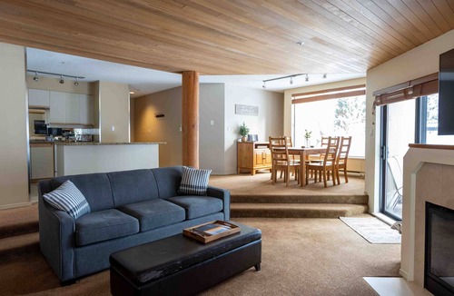 Blueberry Hill Condo | Family Staycation Retreat with Heated Year Round Pool, Walk to Beach, Sleeps 7