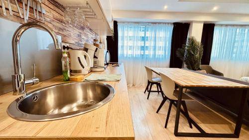 Puvis De Chavannes - Le Lycee Apartment | 34 m² Apartment ∙ 1 bedroom ∙ 2 guests
