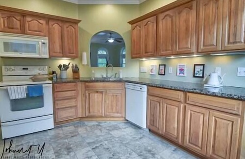 Frankfort House | Frankfort Farmhouse - PickleBARn