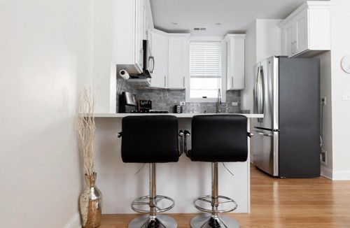 East Village Apartment | FRONTDESK Updated West Town 2 BR Apt with W&D
