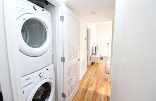 Ukrainian Village Apartment | FRONTDESK Wicker Park 2 BR Apt with Laundry