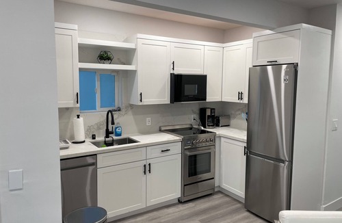 Russian Hill Apartment | Fully remodeled 2 bedroom/2 bath with a cozy backyard