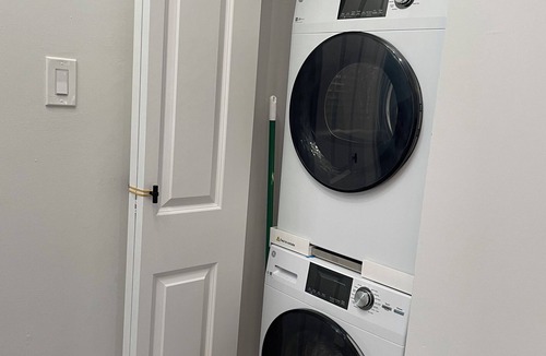 Russian Hill Apartment | Fully remodeled 2 bedroom/2 bath with a cozy backyard