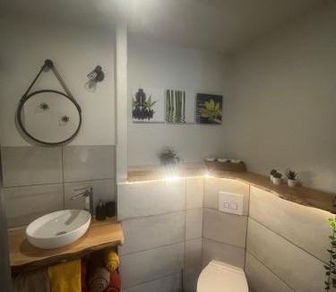 Saint-Apollinaire-de-Rias House | GiTE ATYPIQUE AVEC PISCINE COUVERTE en été