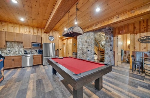 Chalet Village House | Grandview Lodge - Gatlinburg Burns