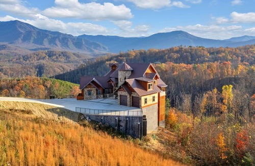 Chalet Village House | Grandview Lodge - Gatlinburg Burns