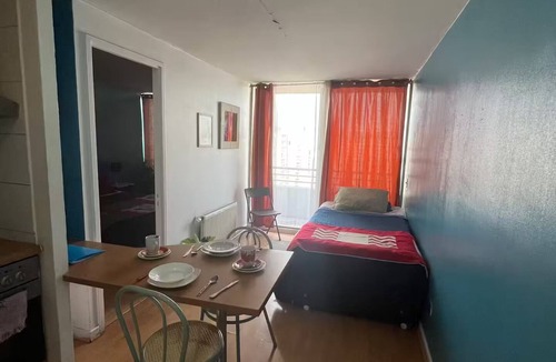 Downtown Santiago Apartment | Half a block from Sta Lucia subway Comfortable 1 bedroom