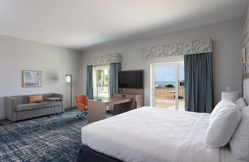 Manistee Hotel | Hampton Inn & Suites Manistee Waterfront