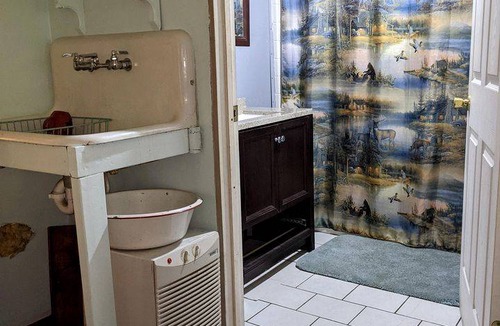 Dickson Township House | House ∙ 1 bedroom ∙ 8 guests