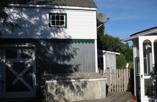 East Marion House | House by the Bay with Large In-ground Pool, Steps from Beach