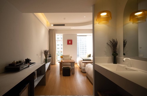 Hejiang Pavilion Apartment | L&A 觀亭 08 Cozy apartment in Chengdu. Next to the famous city scenic point.
