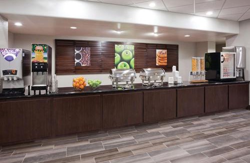 Clifton Park Hotel | La Quinta Inn & Suites by Wyndham Clifton Park Saratoga Area 1749 Route 9