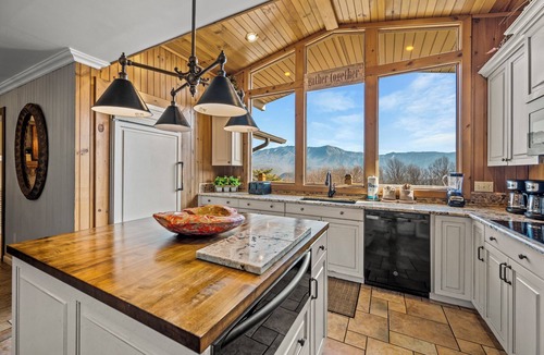 Chalet Village Cabin | LargeGroups EPIC view HotTub FirePit Theater 7 king, 3 bunks SMM
