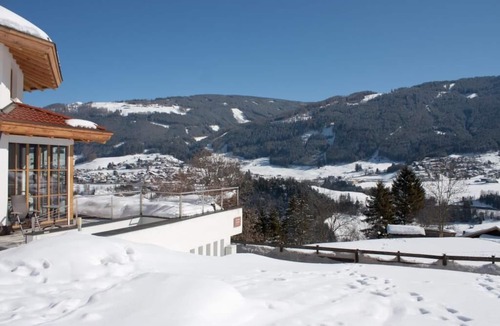 Telfes im Stubai Apartment | Living like in the "small Schlössl" - ideal for couples and families