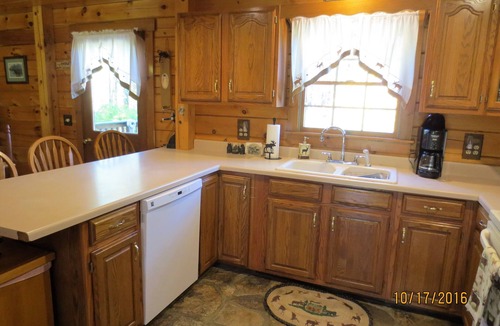 Brownsville Cabin | Log Cabin home with Mt Ascutney views and pool table