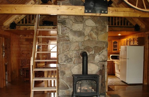 Brownsville Cabin | Log Cabin home with Mt Ascutney views and pool table