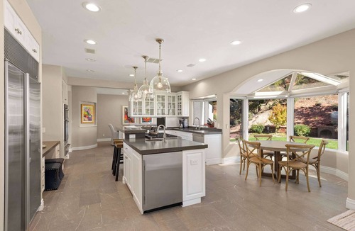 Basalt House | Luxurious Estate with Stunning Views