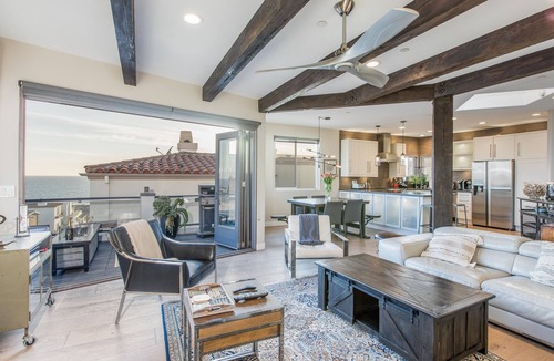 Gas Lamp Section House | Luxury beach vacation - Ocean view bright and fun
