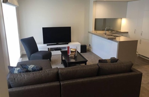 East Melbourne Apartment | MCG, Rod Laver, Walk to City
