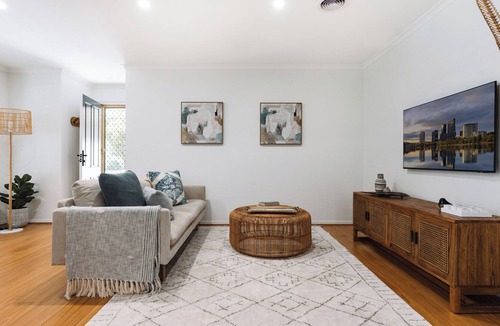 Lyons House | Modern 3BR with Courtyard in Lyons