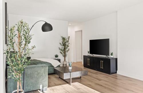 Westwood Apartment | Modern and Spacious 1BR Apt in Prime LA Location!