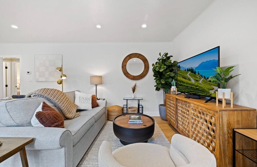 Atwater Village Apartment | Modern Home - 5 Mins walk from Atwater Village Shops and Restaurants!
