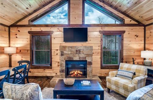 Chalet Village North House | Modern Mountain Cabin! Hot Tub! Near Downtown!