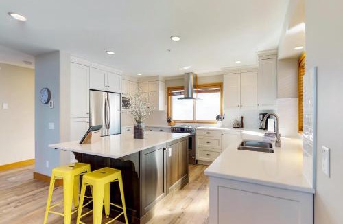 Big White Ski Resort House | Moonshine 385