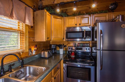 Chalet Village Cabin | MOUNTAIN COVE CABIN- LUXURY, PET FRIENDLY CABIN- POOL TABLE/HOT TUB/FIRE PIT