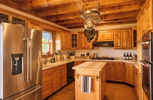 Callicoon House | Mountain House & Cottage at Seminary Hill by AvantStay