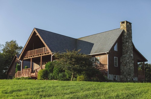 Callicoon House | Mountain House & Cottage at Seminary Hill by AvantStay