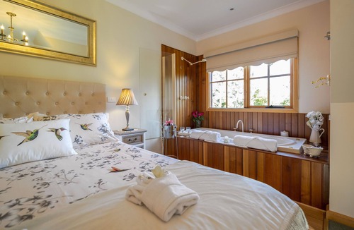Mount Dandenong Bed & Breakfast | Mountain Lodge