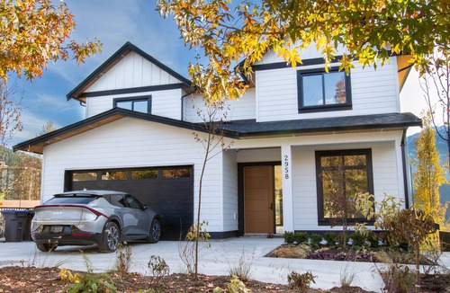 Squamish House | Mountain View Home w/Gym, Sauna & Cold Plunge