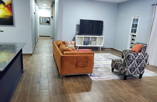 Freetown Apartment | Myneya Views Apt.c