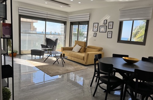 Tel Aviv Promenade Apartment | Near Beach & Market Beautiful 4 Bedroom Apartment
