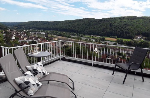 Gemuenden Apartment | Neu eingerichtete Ferienwohnung mit Fahrradstellplatz